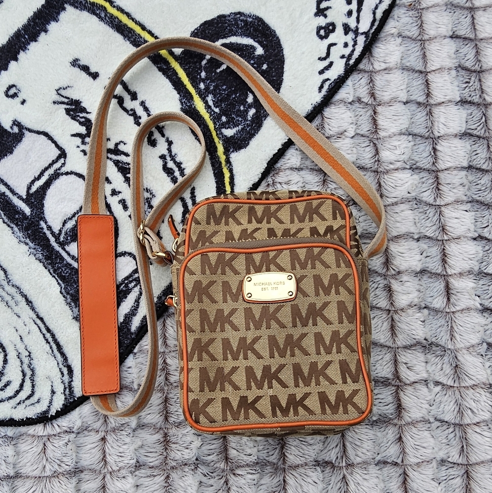 Michael Kors Signatue Flight Crossbody